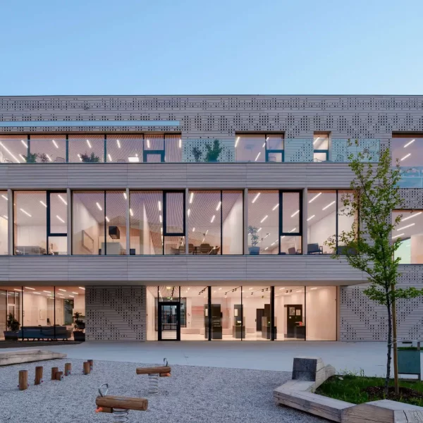 Medgeneracijski center Vezenine Bled