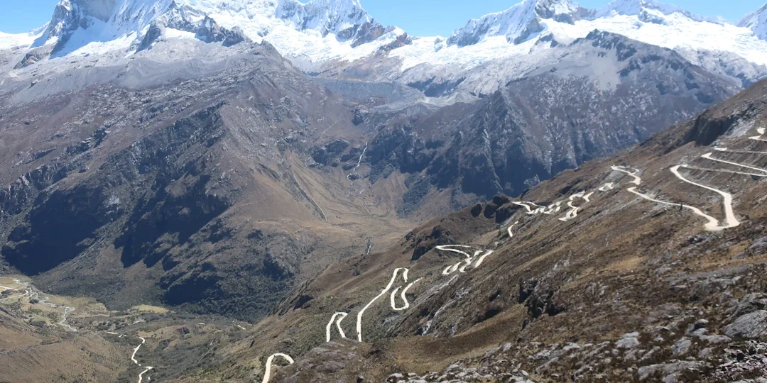 Gorski prelaz. Naslovna slika predavanja S kolesom po svetu